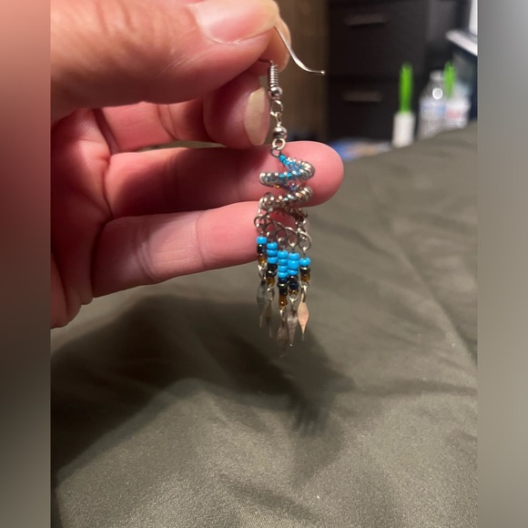 New! Beautiful Silvertone with Turquoise Dreamcatcher Spiral Dangle Earrings - Picture 2 of 3